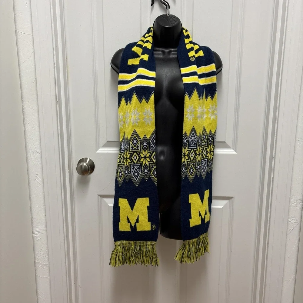 Forever Collectibles Michigan‎ Wolverines Scarf Spell Out Snowflake Scarf